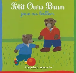 Petit Ours Brun joue au ballon